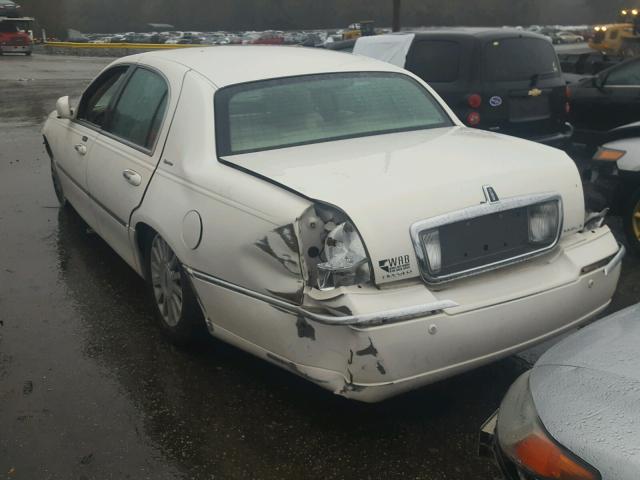 1LNHM82W43Y616227 - 2003 LINCOLN TOWN CAR S WHITE photo 3