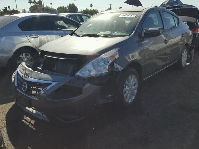 3N1CN7AP7GL829053 - 2016 NISSAN VERSA S CHARCOAL photo 2