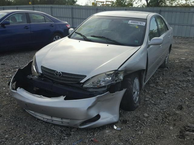 4T1BE32K53U721465 - 2003 TOYOTA CAMRY LE SILVER photo 2