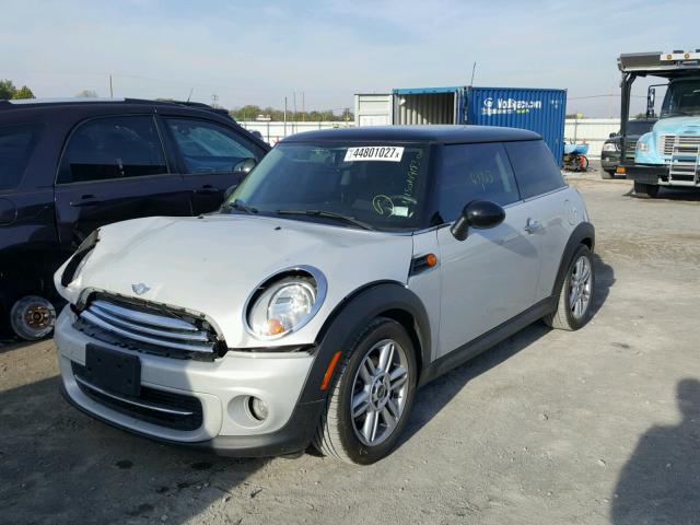 WMWSU3C58DT372452 - 2013 MINI COOPER WHITE photo 2