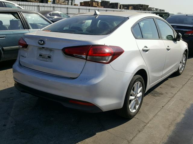 3KPFL4A78HE008435 - 2017 KIA FORTE LX SILVER photo 4