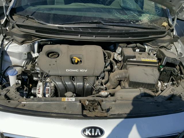 3KPFL4A78HE008435 - 2017 KIA FORTE LX SILVER photo 7