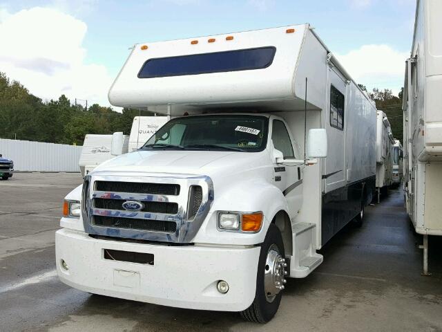 3FRXF75X74V687943 - 2004 FORD F750 SUPER WHITE photo 2