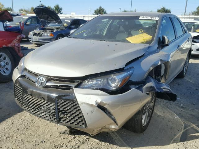 4T1BF1FK4FU489294 - 2015 TOYOTA CAMRY LE GOLD photo 2