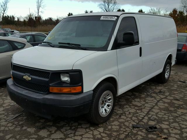 1GCSGAFX9C1104631 - 2012 CHEVROLET EXPRESS G1 WHITE photo 2