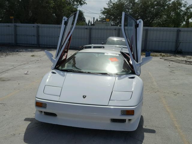 ZA9DU07P5NLA12491 - 1992 LAMBORGHINI DIABLO WHITE photo 9