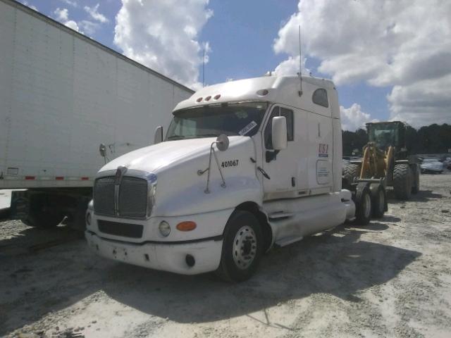 1XKTD49X76J136626 - 2006 KENWORTH CONSTRUCTI WHITE photo 2