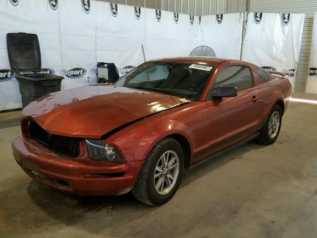 1ZVFT80NX55183698 - 2005 FORD MUSTANG BURGUNDY photo 2