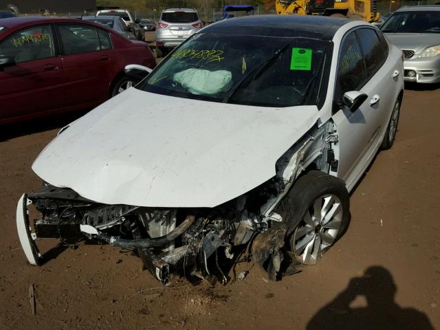 5XXGU4L3XHG137893 - 2017 KIA OPTIMA WHITE photo 2