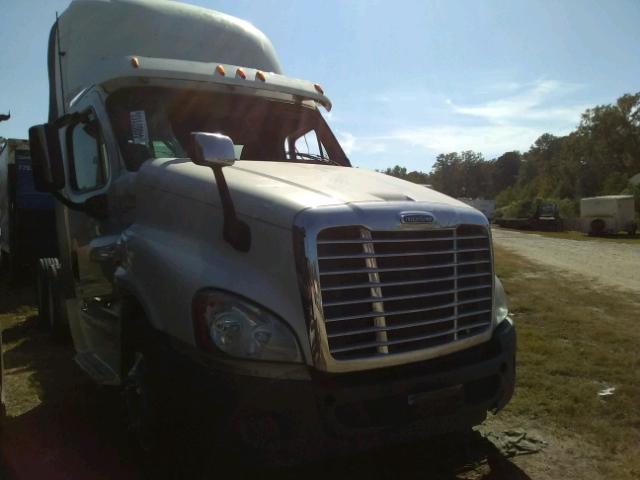 1FUJGED50FLGJ7940 - 2015 FREIGHTLINER CASCADIA 1 WHITE photo 1