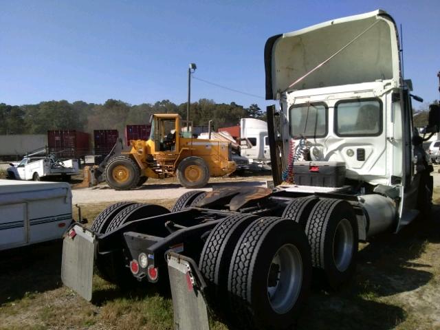 1FUJGED50FLGJ7940 - 2015 FREIGHTLINER CASCADIA 1 WHITE photo 4