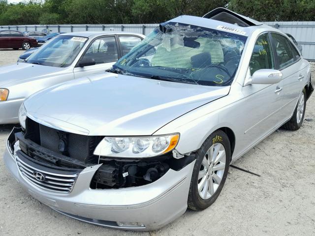 KMHFC46F09A370369 - 2009 HYUNDAI AZERA SE SILVER photo 2