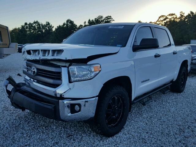 5TFEM5F15FX093377 - 2015 TOYOTA TUNDRA WHITE photo 2