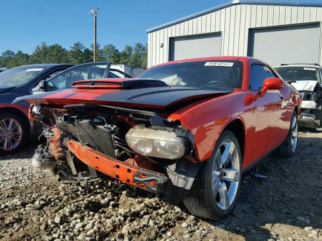 2B3LJ54T79H542895 - 2009 DODGE CHALLENGER ORANGE photo 2