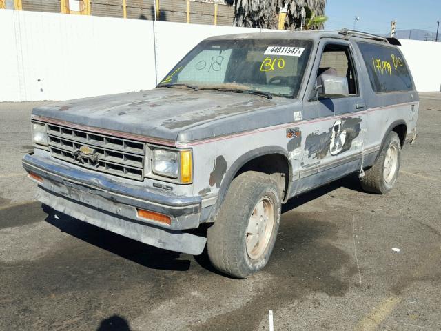 1GNCT18R3H8236644 - 1987 CHEVROLET BLAZER S10 GRAY photo 2