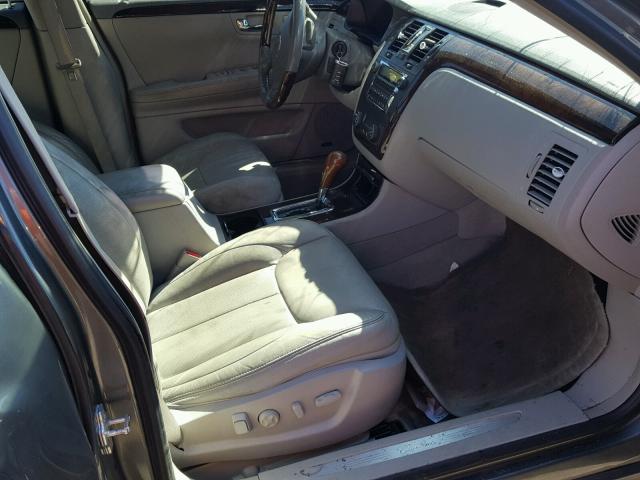 1G6KD57Y88U165436 - 2008 CADILLAC DTS GRAY photo 5