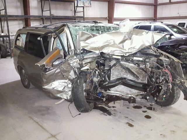 2A8HR64X78R148756 - 2008 CHRYSLER TOWN & COU GOLD photo 1