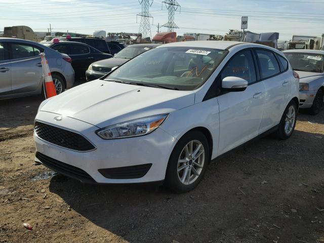 1FADP3K26GL207830 - 2016 FORD FOCUS SE WHITE photo 2