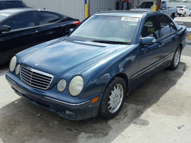 WDBJF65J01B214739 - 2001 MERCEDES-BENZ E 320 GREEN photo 2