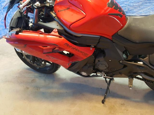 JKAEXEE19CDA03182 - 2012 KAWASAKI EX650 EC RED photo 7