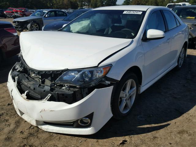 4T1BF1FK6EU857344 - 2014 TOYOTA CAMRY L WHITE photo 2