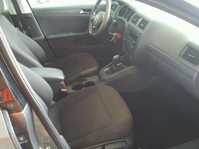 3VW2K7AJ0FM339671 - 2015 VOLKSWAGEN JETTA BASE GRAY photo 5