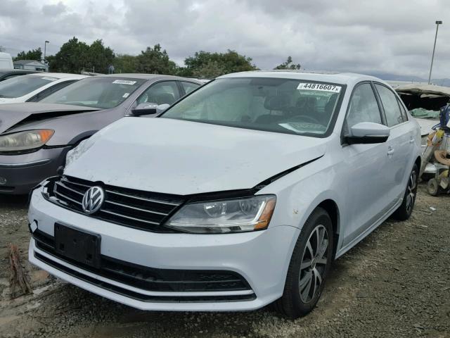 3VWDB7AJ3HM260670 - 2017 VOLKSWAGEN JETTA SE WHITE photo 2