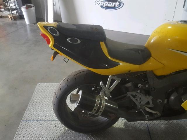 JKAZXDP101A054736 - 2001 KAWASAKI ZX750 P YELLOW photo 6