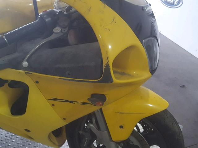 JKAZXDP101A054736 - 2001 KAWASAKI ZX750 P YELLOW photo 9