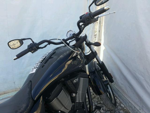 5VPGA36N0F3040636 - 2015 VICTORY MOTORCYCLES VEGAS 8-BA BLACK photo 5