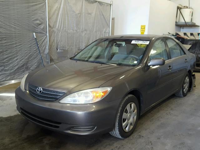 4T1BE32K33U781826 - 2003 TOYOTA CAMRY LE GRAY photo 2