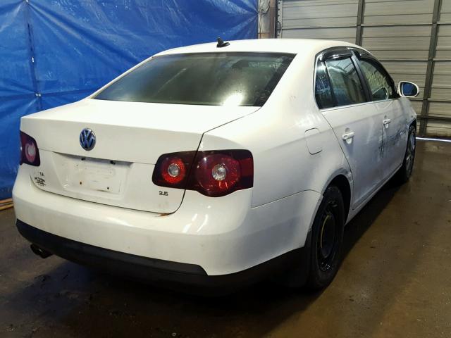 3VWRZ7AJ9AM054812 - 2010 VOLKSWAGEN JETTA SE WHITE photo 4