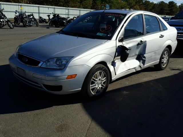 1FAHP34N97W351315 - 2007 FORD FOCUS ZX4 SILVER photo 2