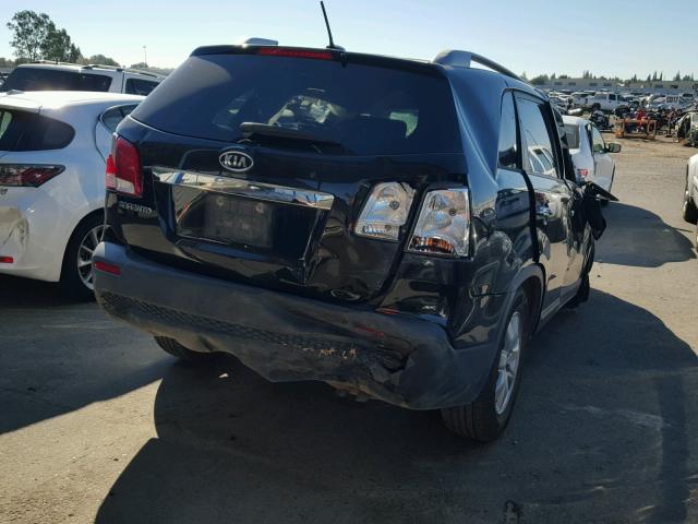 5XYKT4A21DG348414 - 2013 KIA SORENTO LX BLACK photo 4