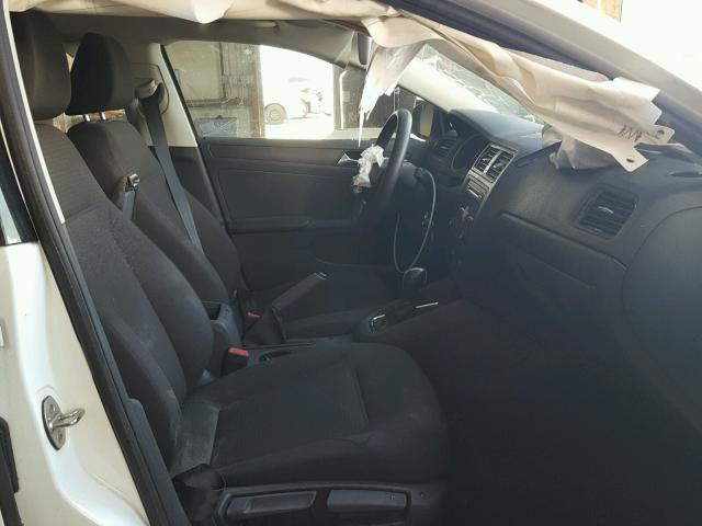 3VW2K7AJ8FM219827 - 2015 VOLKSWAGEN JETTA BASE Սպիտակ լուսանկար 5