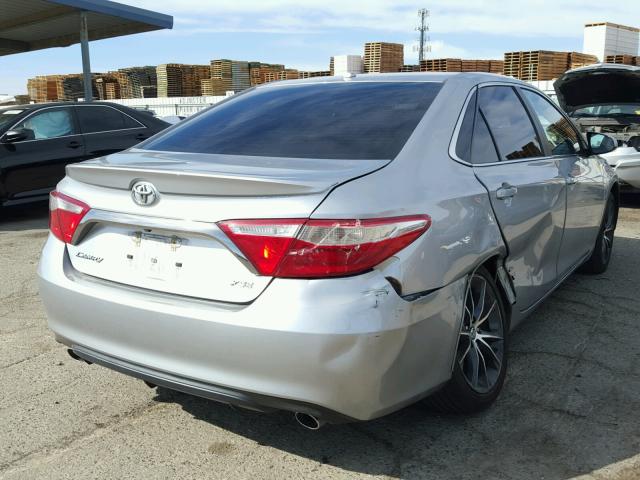 4T1BK1FK5FU562698 - 2015 TOYOTA CAMRY XSE SILVER photo 4