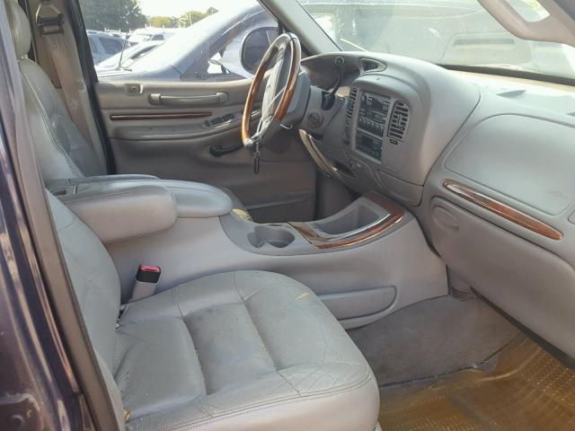 5LMPU28LXWLJ10731 - 1998 LINCOLN NAVIGATOR BLUE photo 5