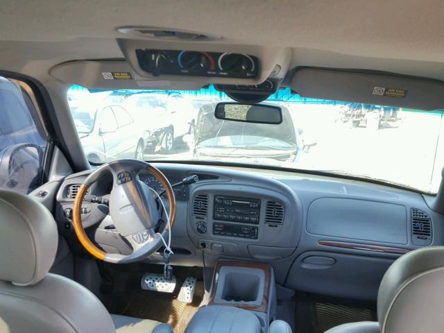 5LMPU28LXWLJ10731 - 1998 LINCOLN NAVIGATOR BLUE photo 9