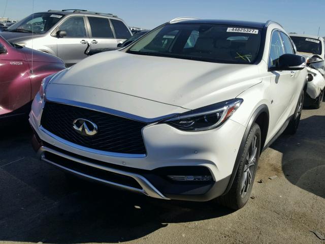 SJKCH5CR2HA029127 - 2017 INFINITI QX30 BASE WHITE photo 2