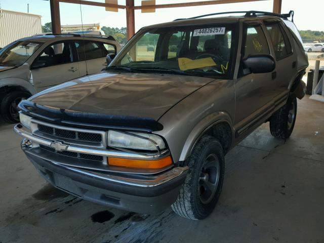 1GNCS13W81K237247 - 2001 CHEVROLET BLAZER TAN photo 2