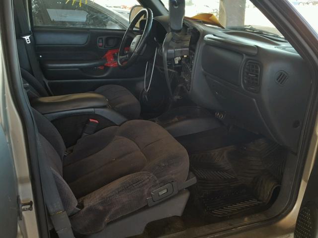 1GNCS13W81K237247 - 2001 CHEVROLET BLAZER TAN photo 5