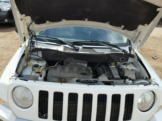 1J4FF48B49D201759 - 2009 JEEP PATRIOT LI WHITE photo 7