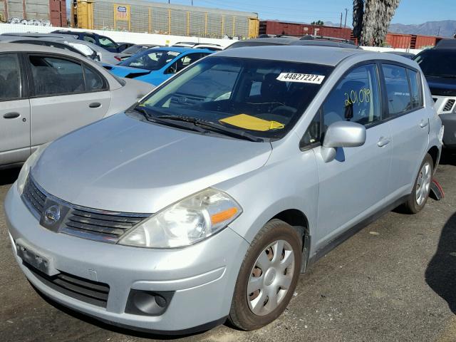 3N1BC13E48L386372 - 2008 NISSAN VERSA S SILVER photo 2