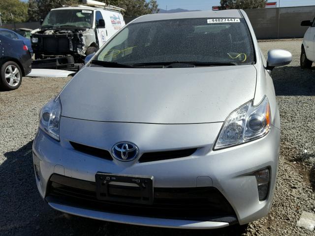 JTDKN3DU6F0444873 - 2015 TOYOTA PRIUS SILVER photo 9