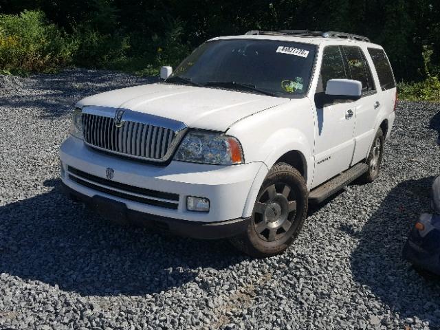 5LMFU28516LJ24580 - 2006 LINCOLN NAVIGATOR Biały zdjęcie 2