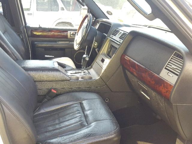 5LMFU28516LJ24580 - 2006 LINCOLN NAVIGATOR Biały zdjęcie 5