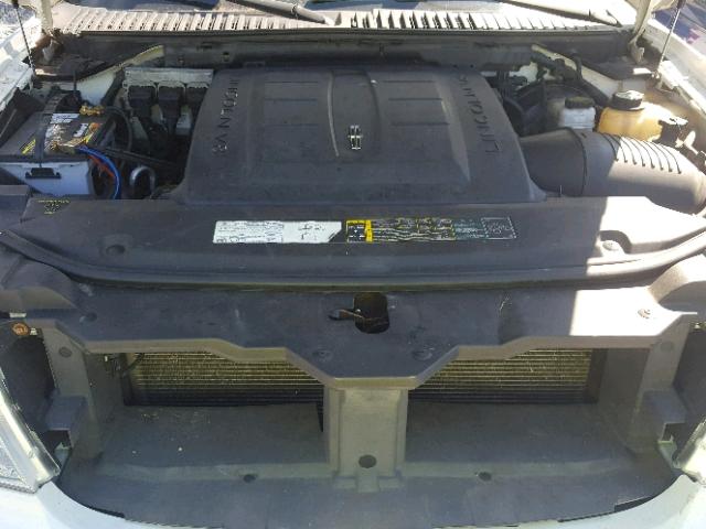5LMFU28516LJ24580 - 2006 LINCOLN NAVIGATOR Biały zdjęcie 7
