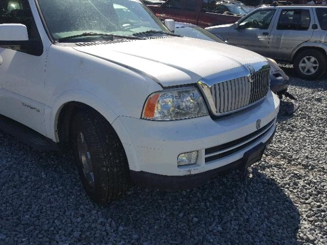 5LMFU28516LJ24580 - 2006 LINCOLN NAVIGATOR Biały zdjęcie 9