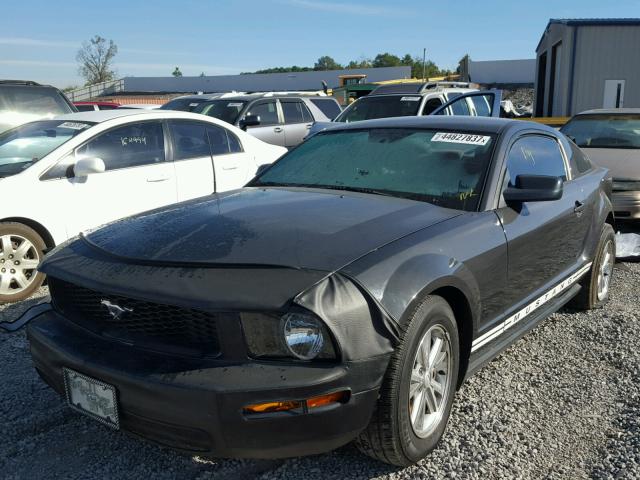 1ZVHT80N085122633 - 2008 FORD MUSTANG GRAY photo 2