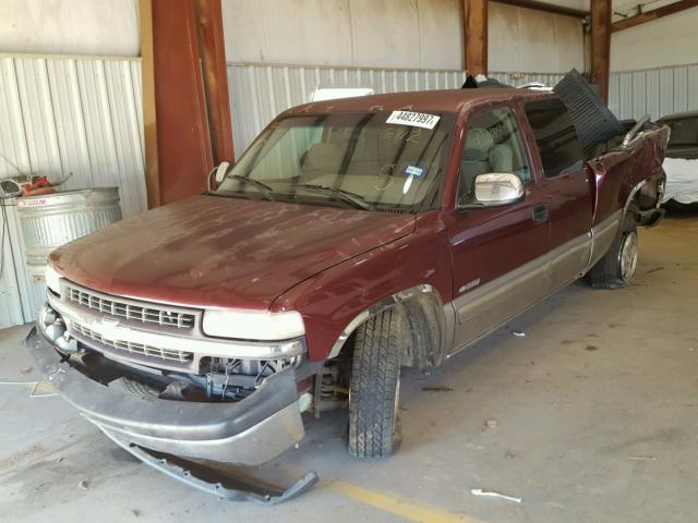 2GCEC19T2Y1356112 - 2000 CHEVROLET SILVERADO MAROON photo 2